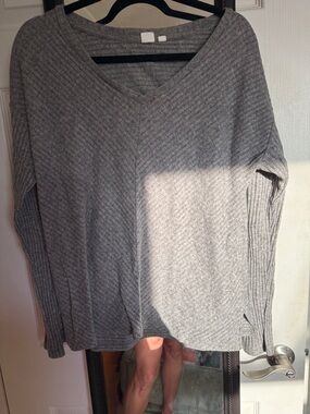 Gray V-Neck Ribbed Women's Top - Lightweight Knit large tall L